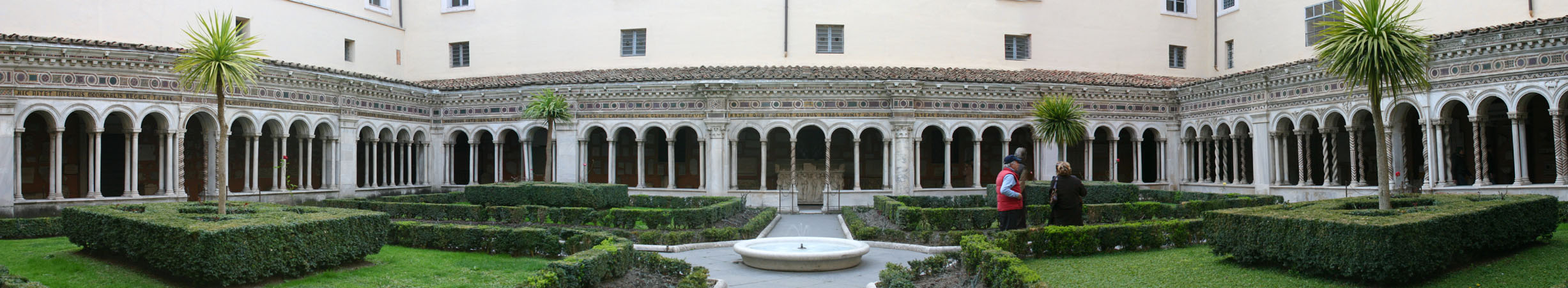 pauls_outside_courtyard_pano1